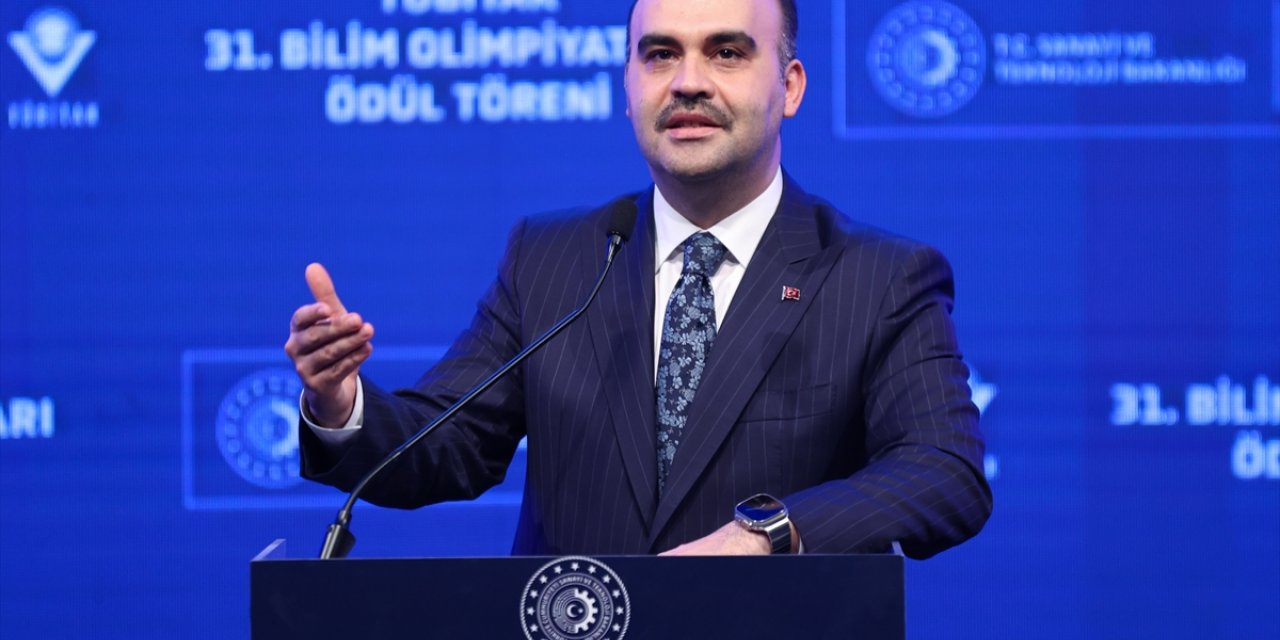 Bakan Kacır, TÜBİTAK 31. Bilim Olimpiyatları Ödül Töreni'nde konuştu: