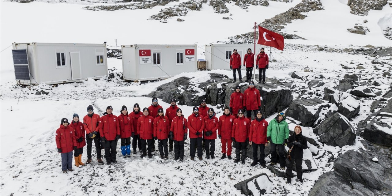 Türk bilim ekibi 8. kez Beyaz Kıta'daki evi Horseshoe Adası'nda