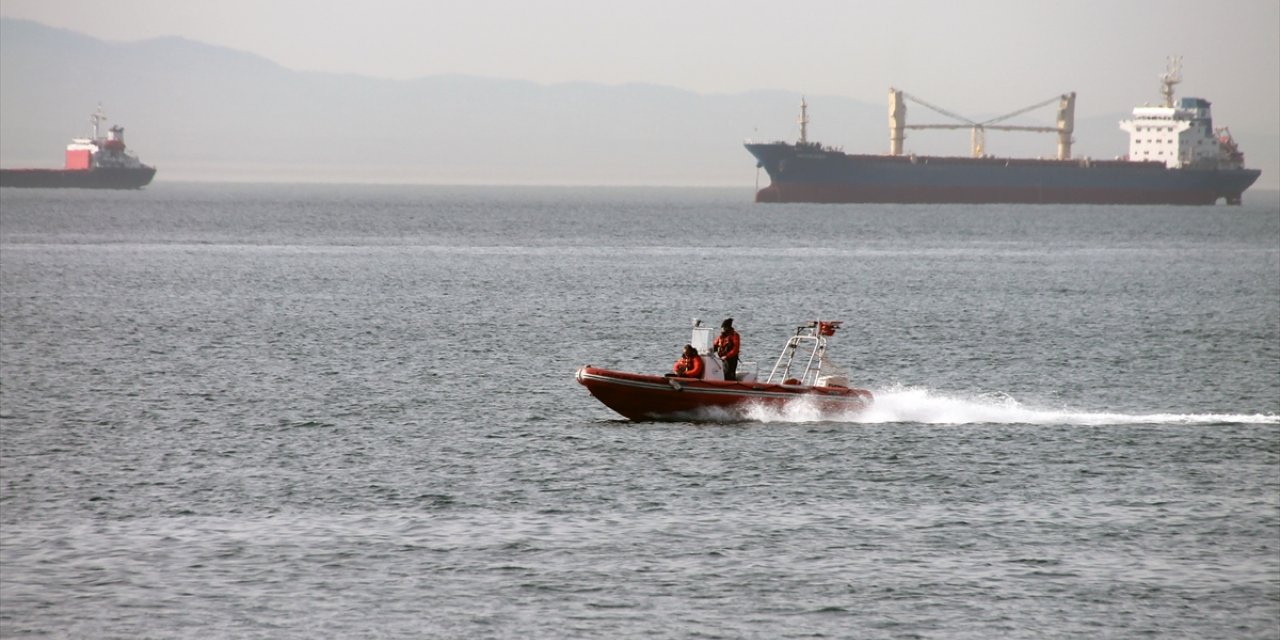 Zonguldak'ta batan geminin kayıp 7 personelini arama çalışmaları sürüyor