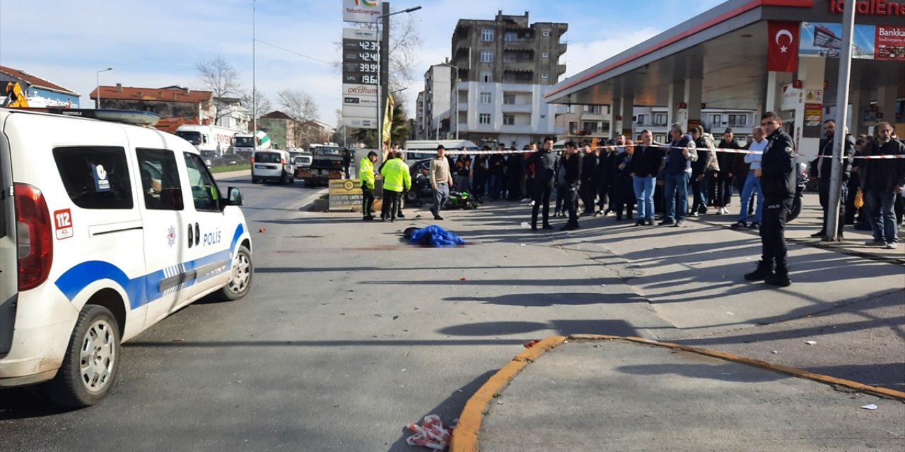 Kocaeli'de motosikletin çarptığı yaya öldü, sürücü ağır yaralandı