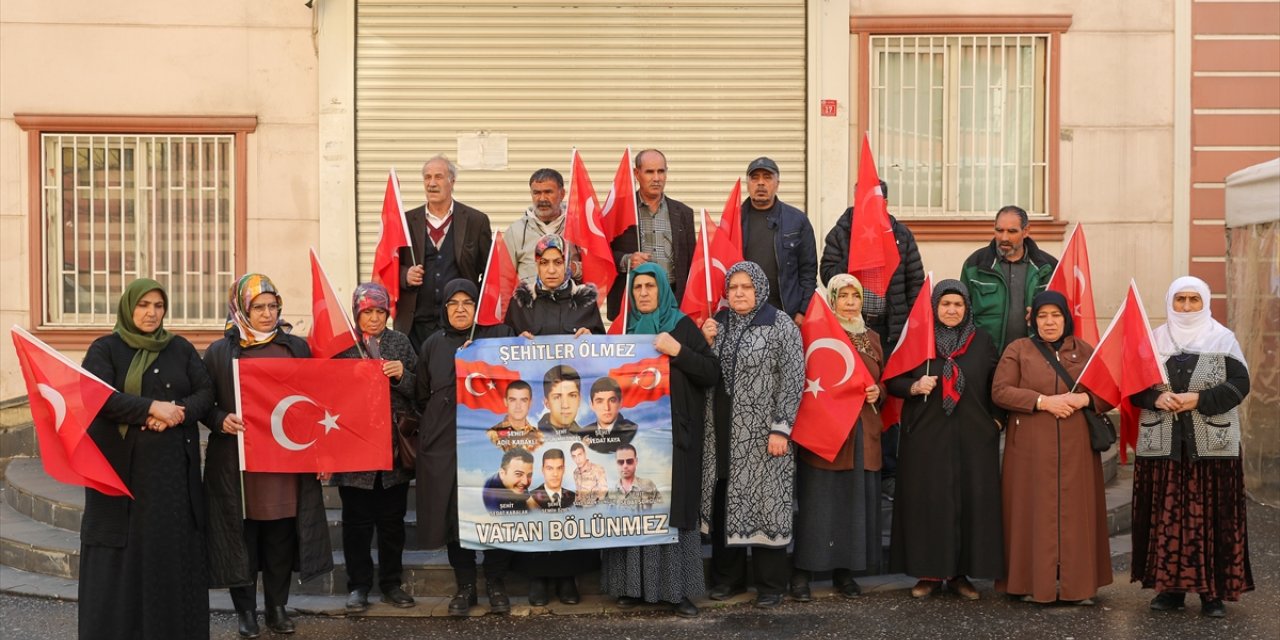 Diyarbakır anneleri, terör örgütü PKK tarafından Gara'da şehit edilenleri andı