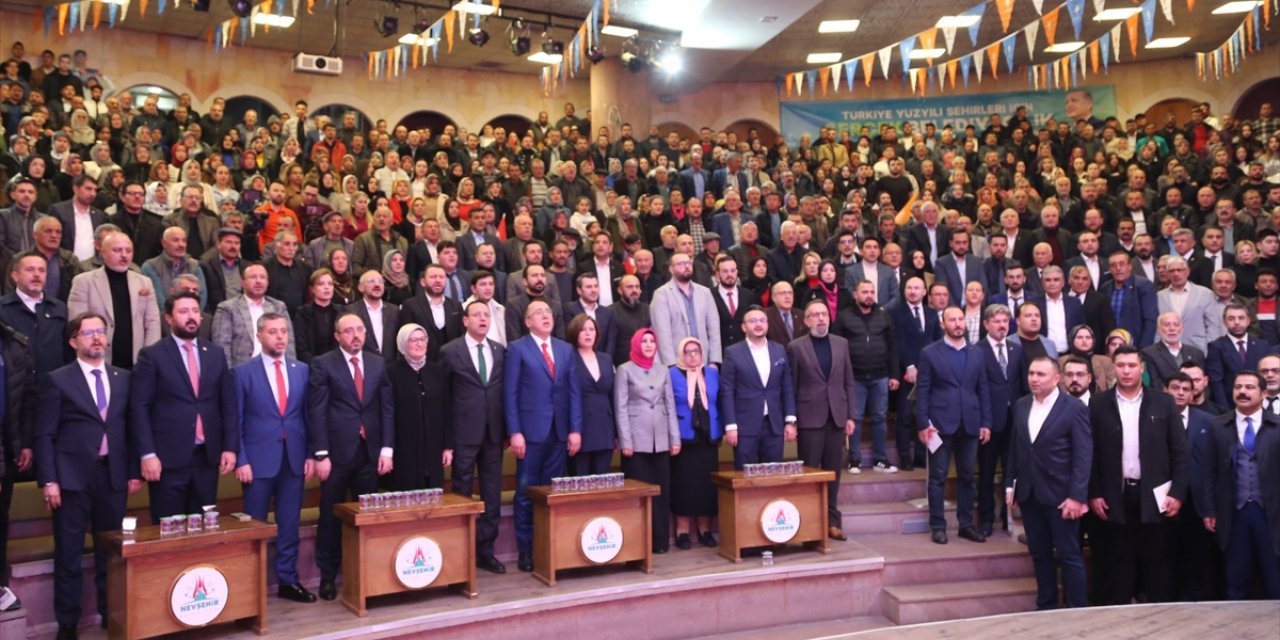 AK Parti'li Uygur, Nevşehir'de belediye başkan adayı tanıtım programında konuştu: