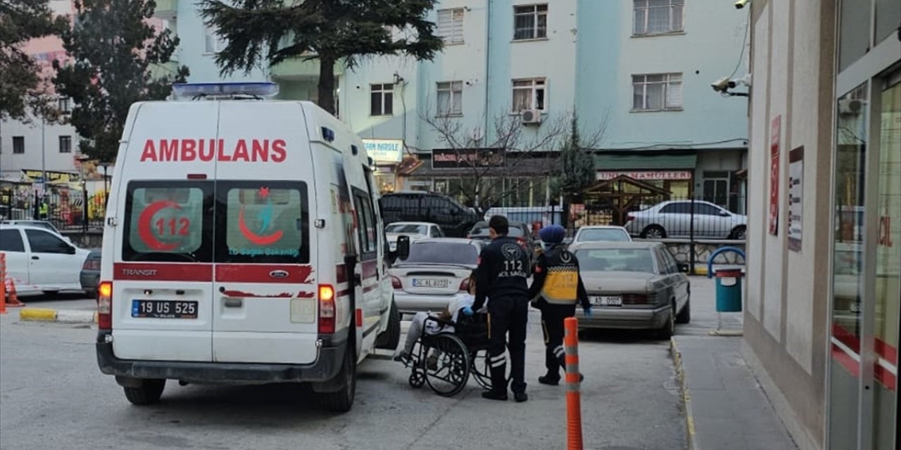 Çorum'da tüfekle kazara kendini vuran kişi yaralandı