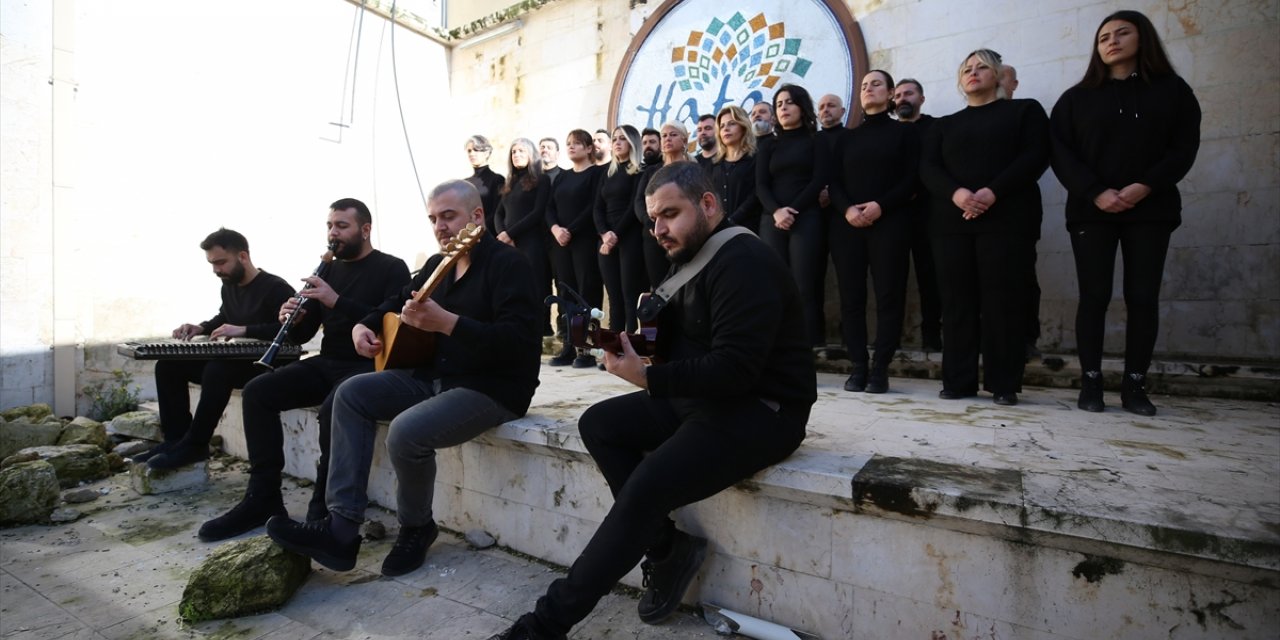 Depremlerde 7 üyesini kaybeden Antakya Medeniyetler Korosu artık "acının müziğini" yapıyor