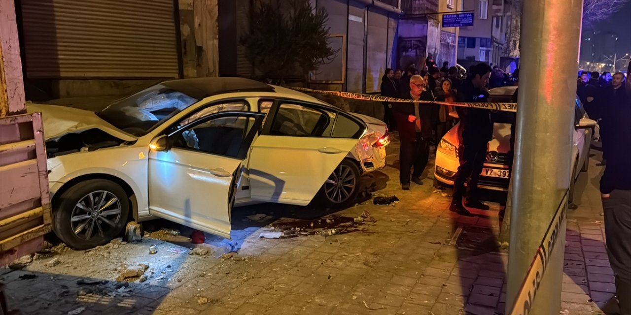 Adana'da trafik kazası ve sonrasında çıkan silahlı kavgada 3 kişi yaralandı