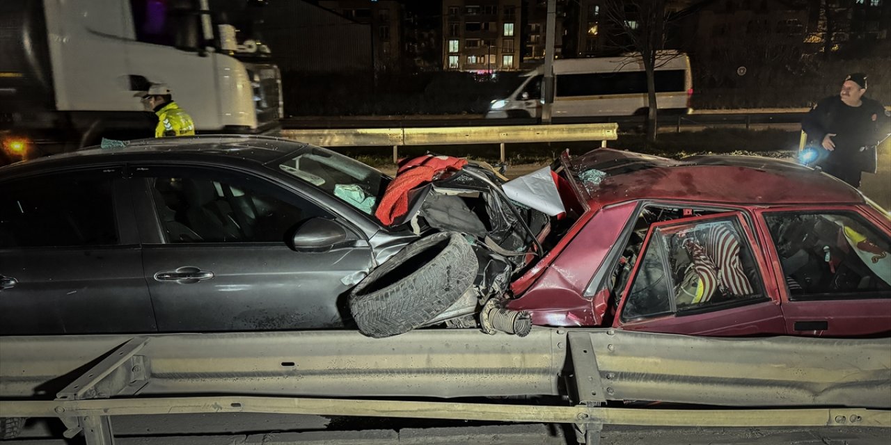 GÜNCELLEME - Bursa'da aracın patlayan lastiğini değiştiren kişilere çarparak 1 kişinin ölümüne neden olan sürücü tutuklandı