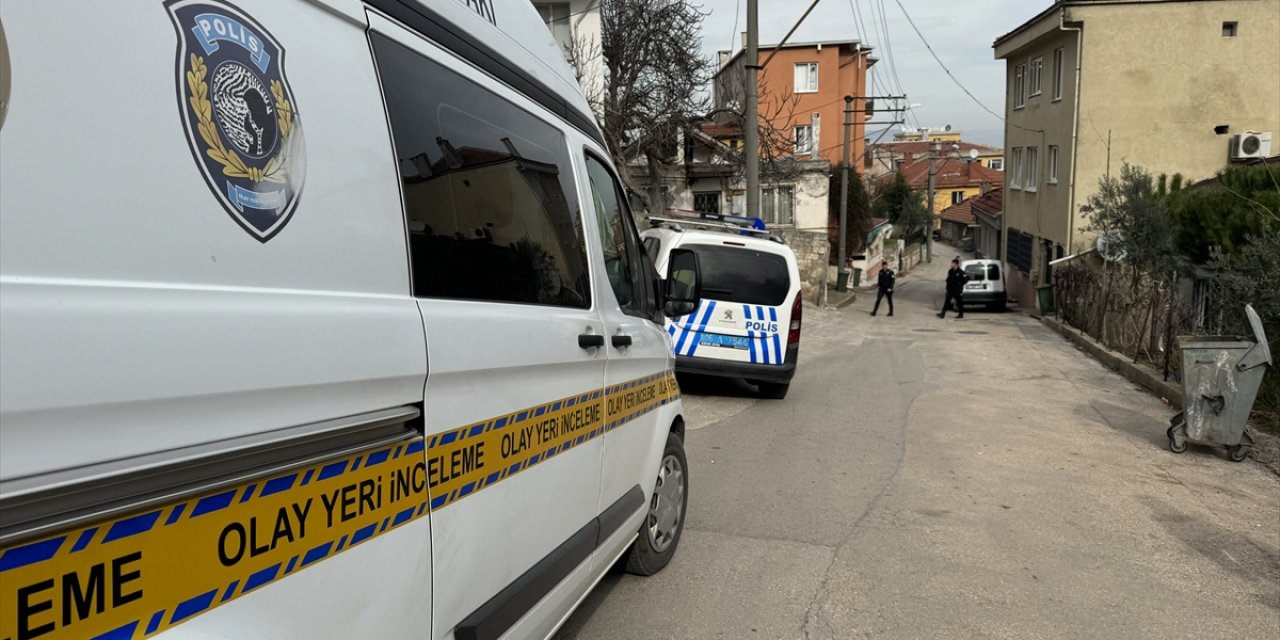 Bursa'da annesiyle birlikte yaşadığı kişiyi bıçaklayan çocuk tutuklandı