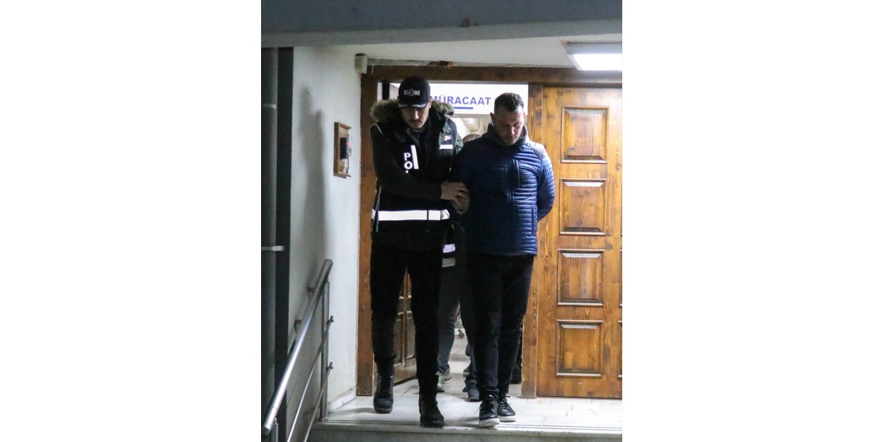 İzmir'de suç gelirlerinin aklanmasına yönelik operasyonda yakalananlardan 5'i adliyeye sevk edildi