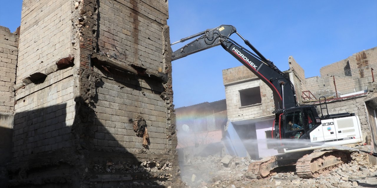 Siirt'te "1. Etap Kentsel Dönüşüm Projesi"nde yıkım başladı