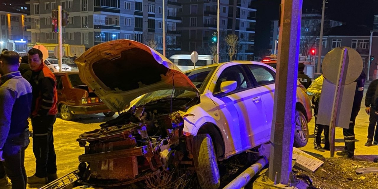 Adıyaman'da trafik kazasına 2 kişi yaralandı