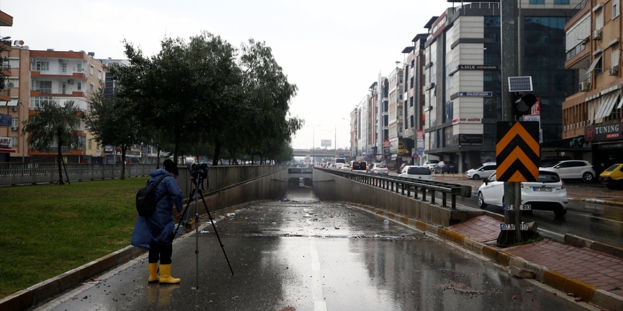 GÜNCELLEME - Antalya'daki şiddetli yağışta 1 kişi hayatını kaybetti