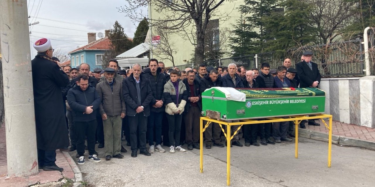 GÜNCELLEME - Eskişehir'de çıkan bıçaklı kavgada ölen 17 yaşındaki genç son yolculuğuna uğurlandı