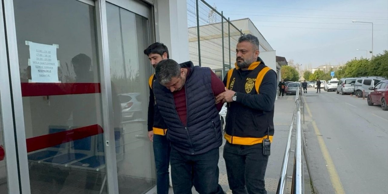 Adana'da ruhsatsız 3 tabanca ve kalaşnikof tüfek ele geçirildi