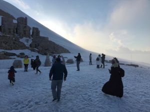 Dünya mirası Nemrut'a ziyaretçi akını