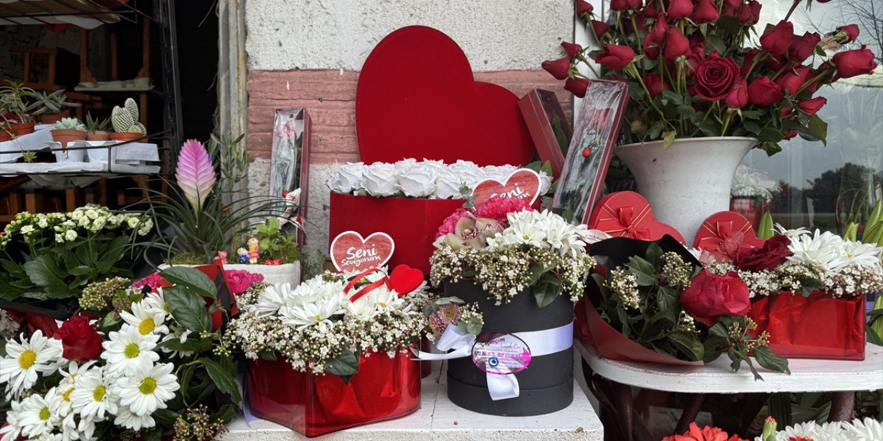 Edirneli çiçekçiler Sevgililer Günü'nde yaptıkları satışlardan memnun