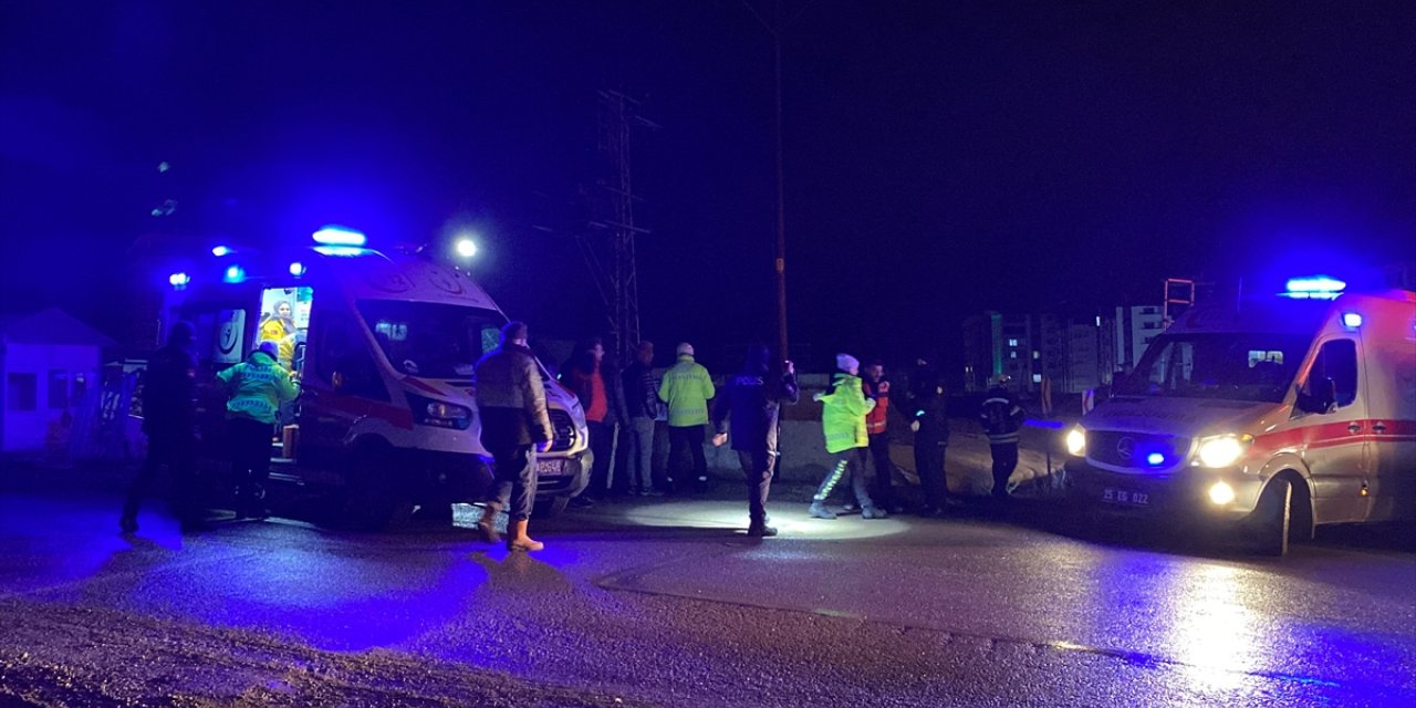 Erzurum'da su kanalına düşen otomobilin sürücüsü yaralandı