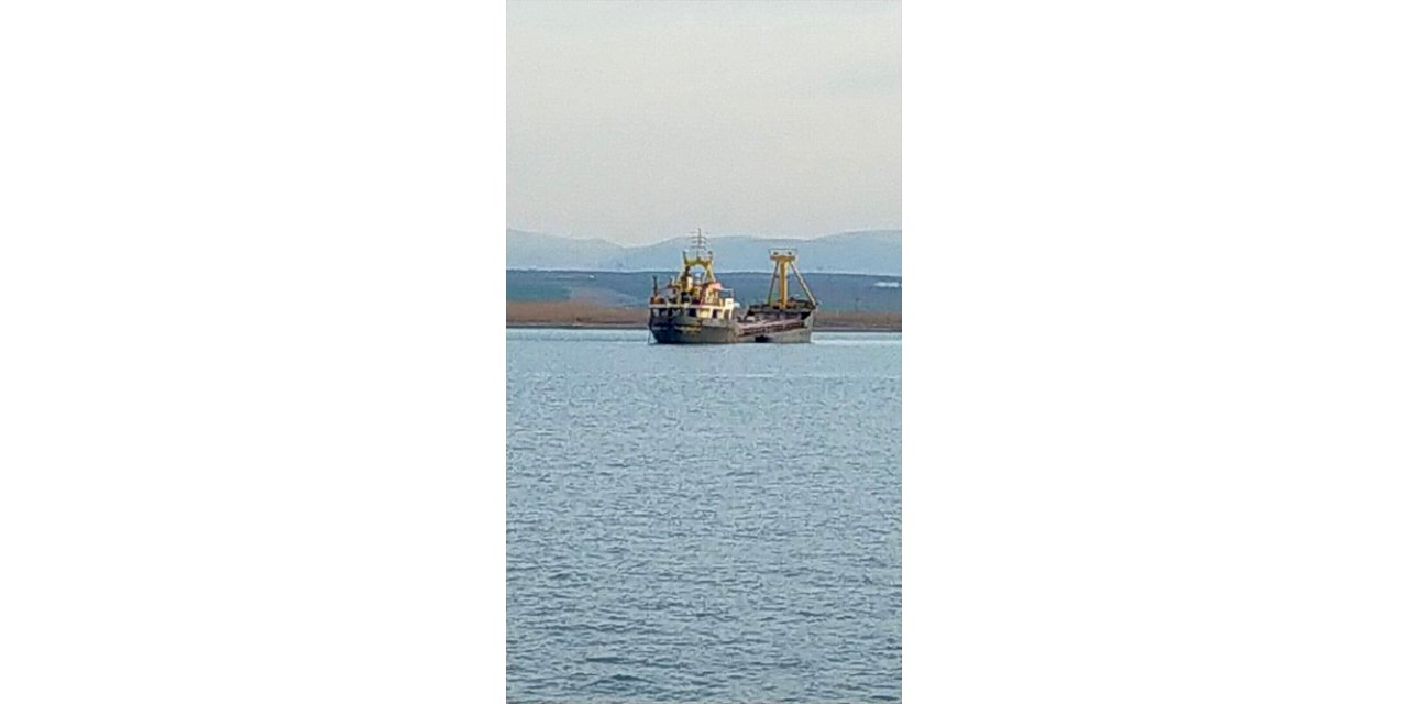GÜNCELLEME 2 - Marmara Denizi'nde batan kargo gemisinin mürettebatı için kurtarma çalışması başladı