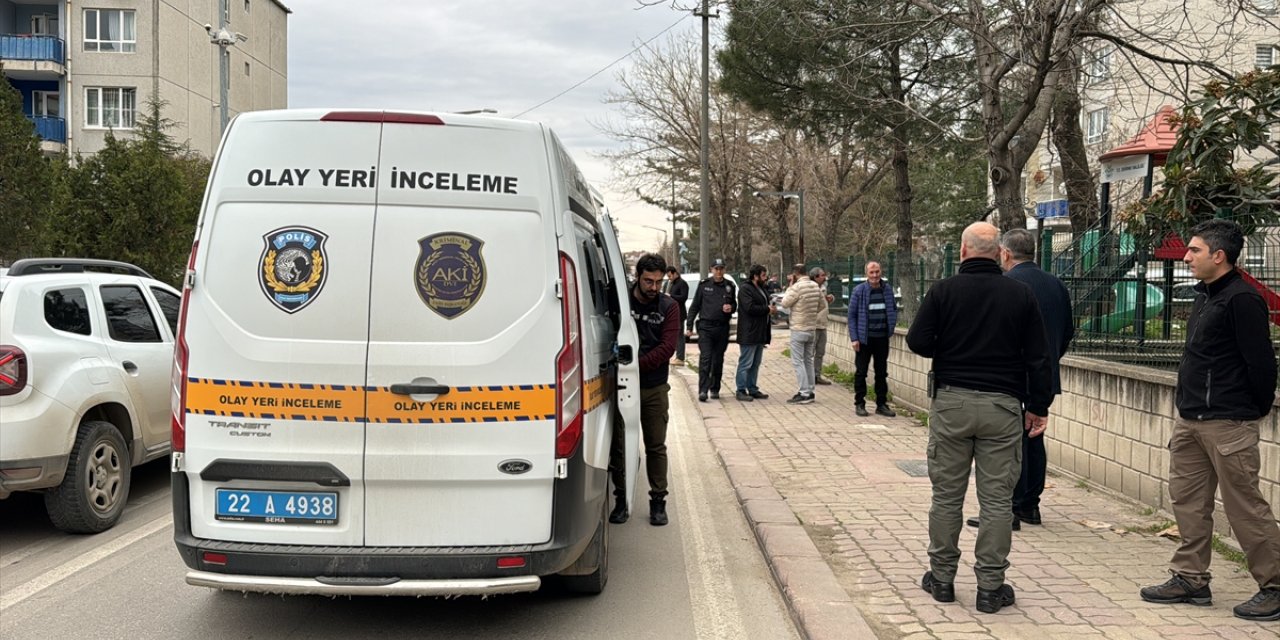 Edirne'de bir kişi, boşandığı eşini silahla öldürdü