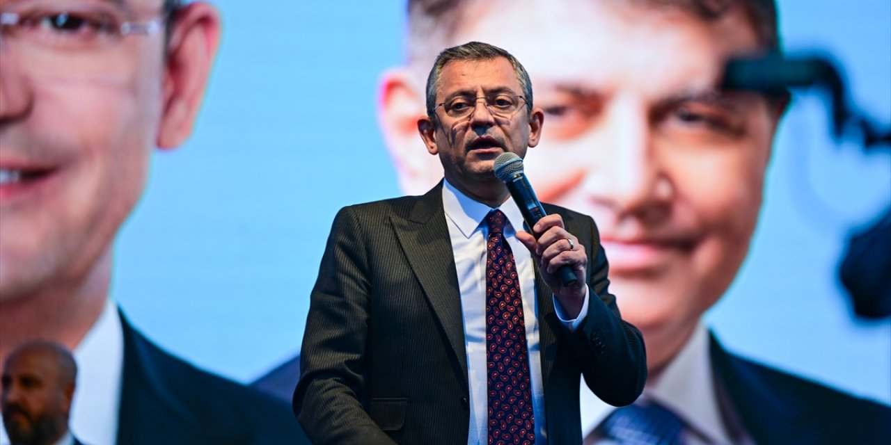 CHP Genel Başkanı Özel, İzmir'de halk buluşması etkinliğine katıldı