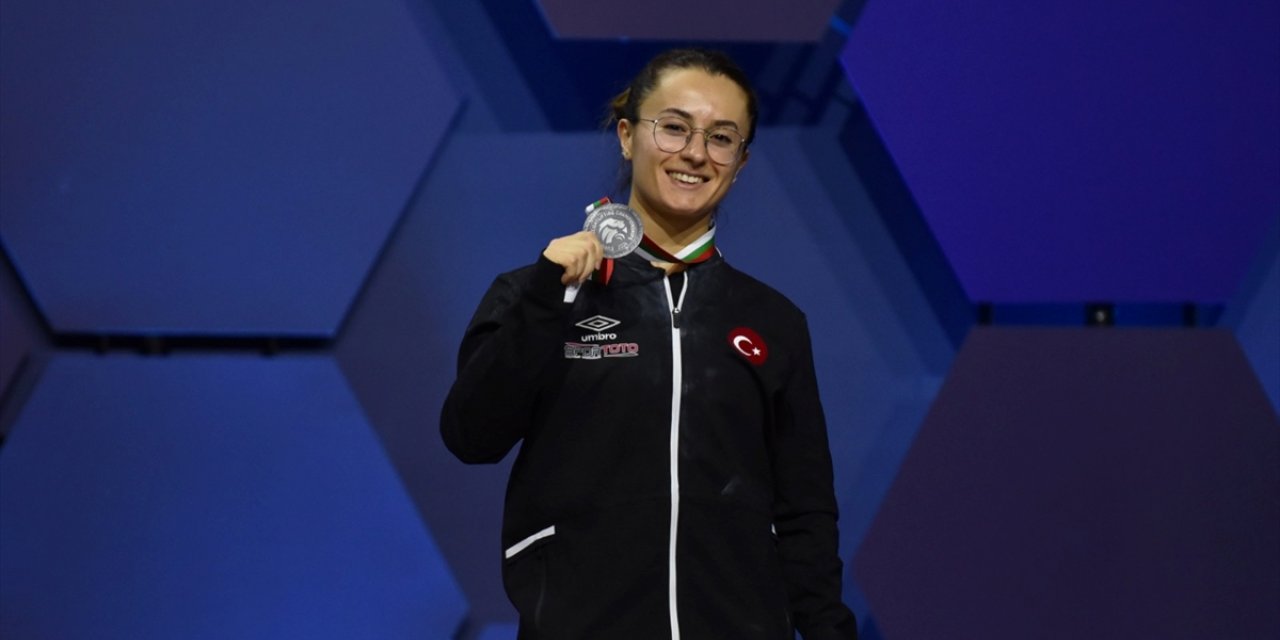 Avrupa Halter Şampiyonası'nda bronz madalya kazanan Aysel Özkan, duygularını anlattı: