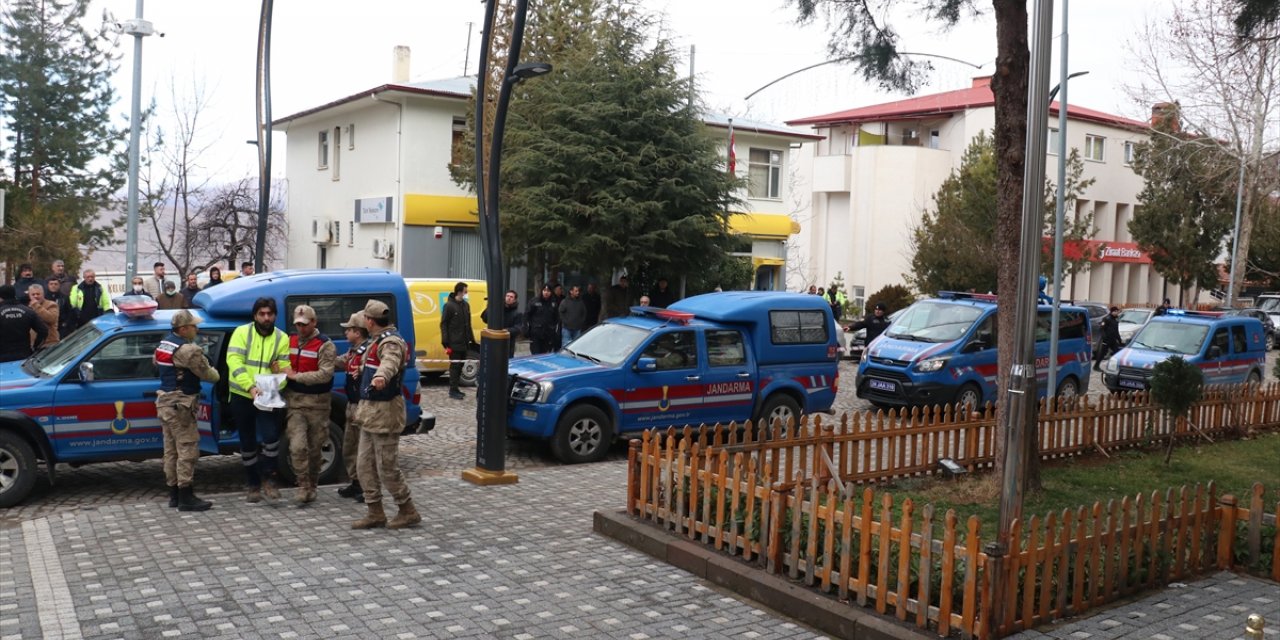 Erzincan'da maden ocağındaki toprak kaymasına ilişkin gözaltına alınan 8 zanlı adliyede