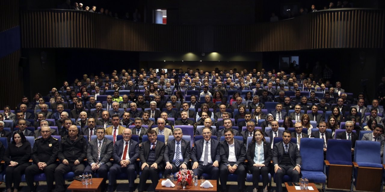 Kamu Başdenetçisi Malkoç Uşak'ta vatandaşlarla buluştu