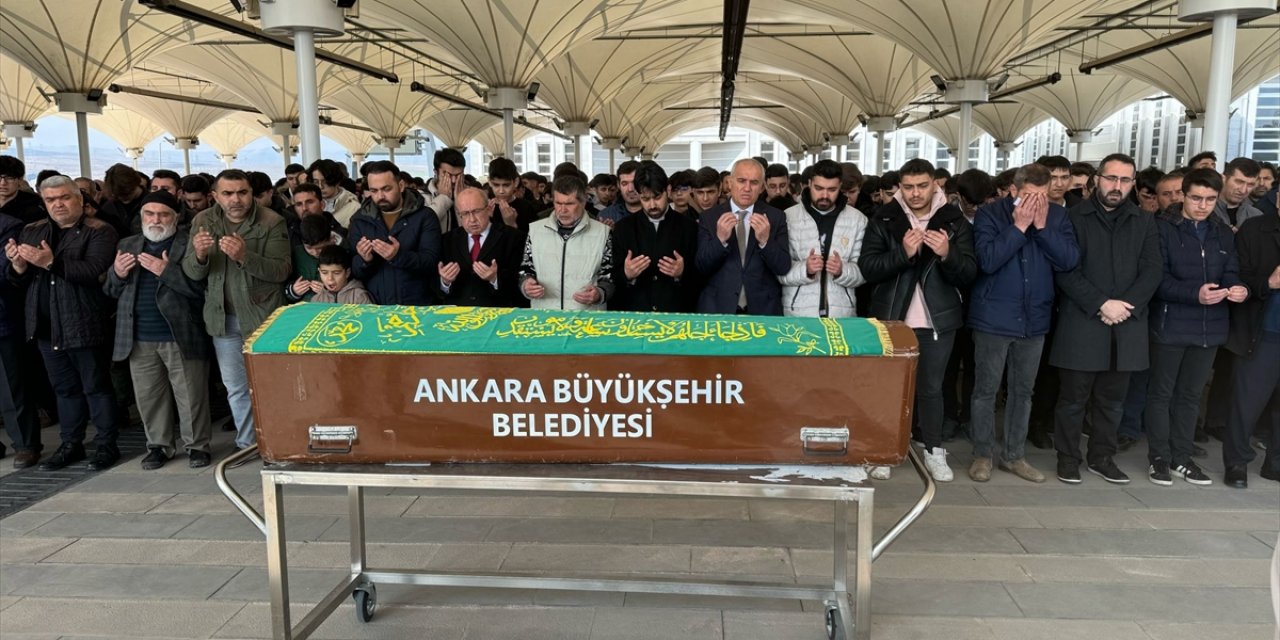 Ankara'da sınıf arkadaşının bıçakladığı lise öğrencisi son yolculuğuna uğurlandı