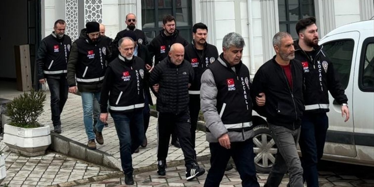 Kocaeli'de yağma iddiasıyla yakalanan 4 zanlıdan 2'si tutuklandı