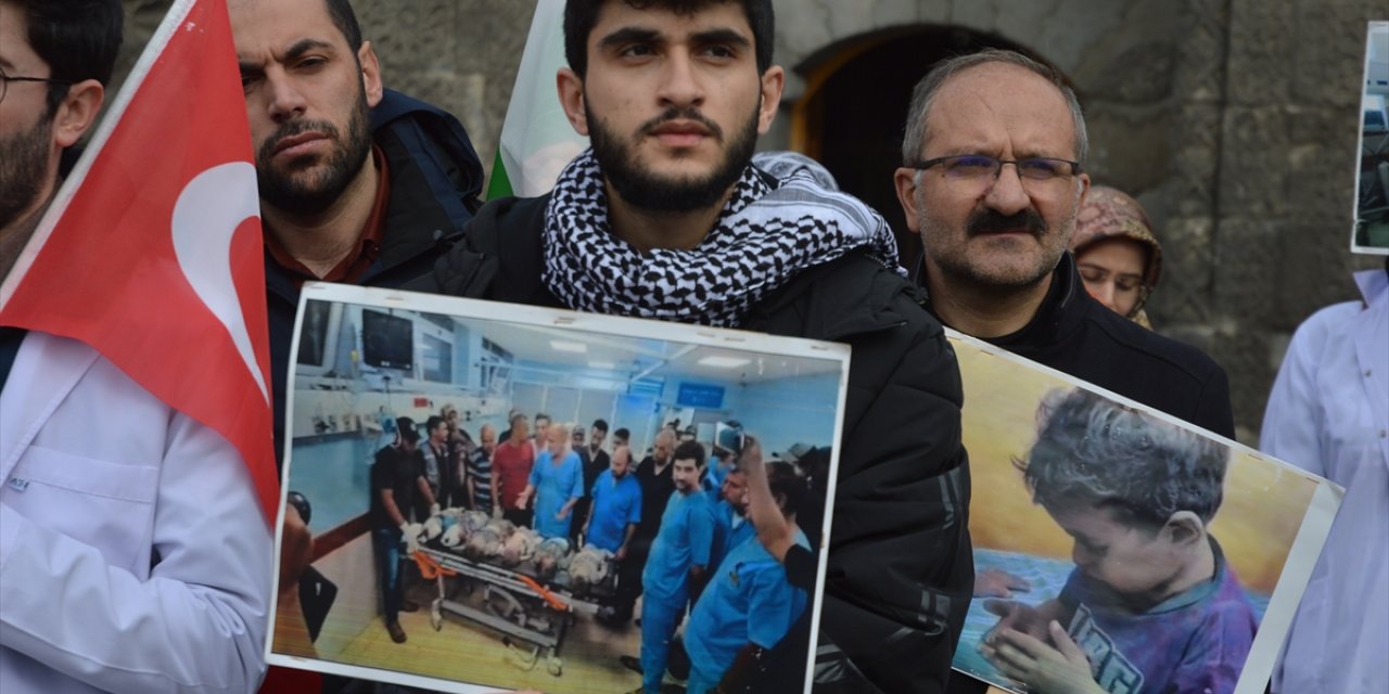 Erzurum'da hekimler ve sağlıkçılar Filistin için "sessiz yürüyüş" yaptı