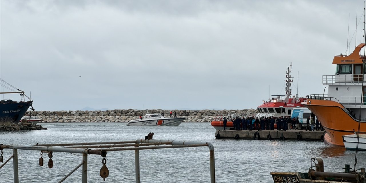 GÜNCELLEME 2 - Marmara Denizi'nde batan geminin enkazında bir kişinin cesedi bulundu