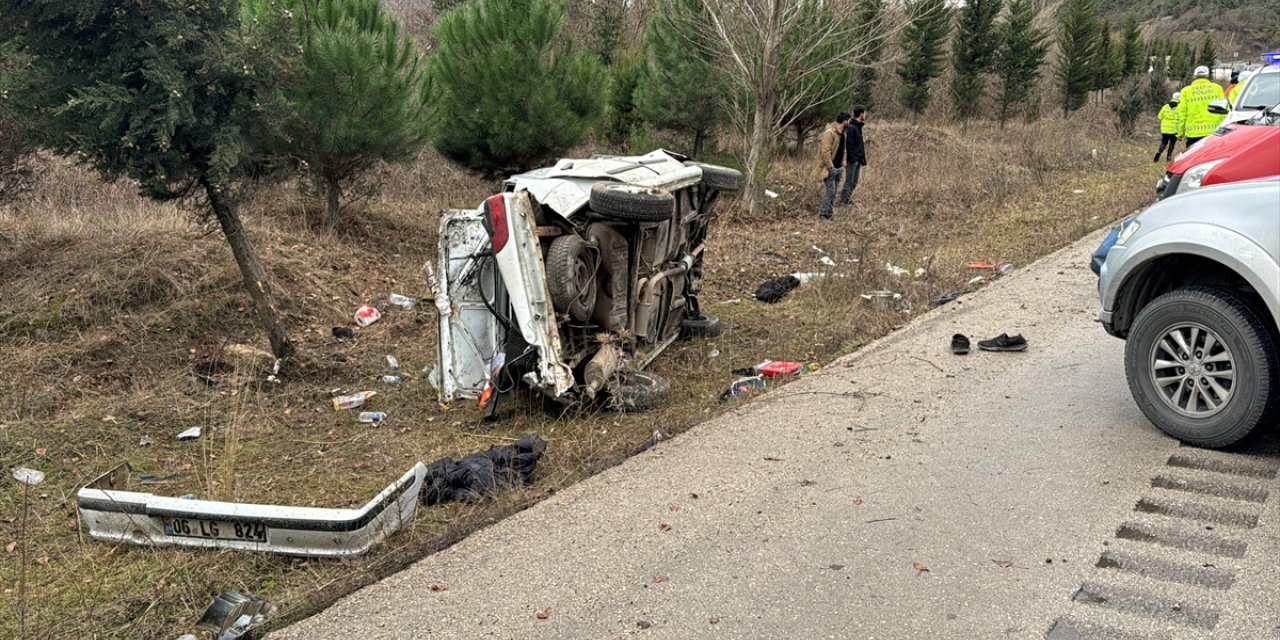 Karabük'te devrilen otomobildeki 1 kişi öldü, 1 kişi yaralandı