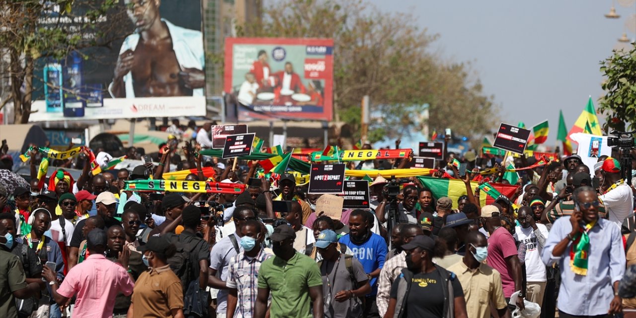 Senegal'de cumhurbaşkanı seçiminin bir an evvel yapılması için eylem düzenlendi