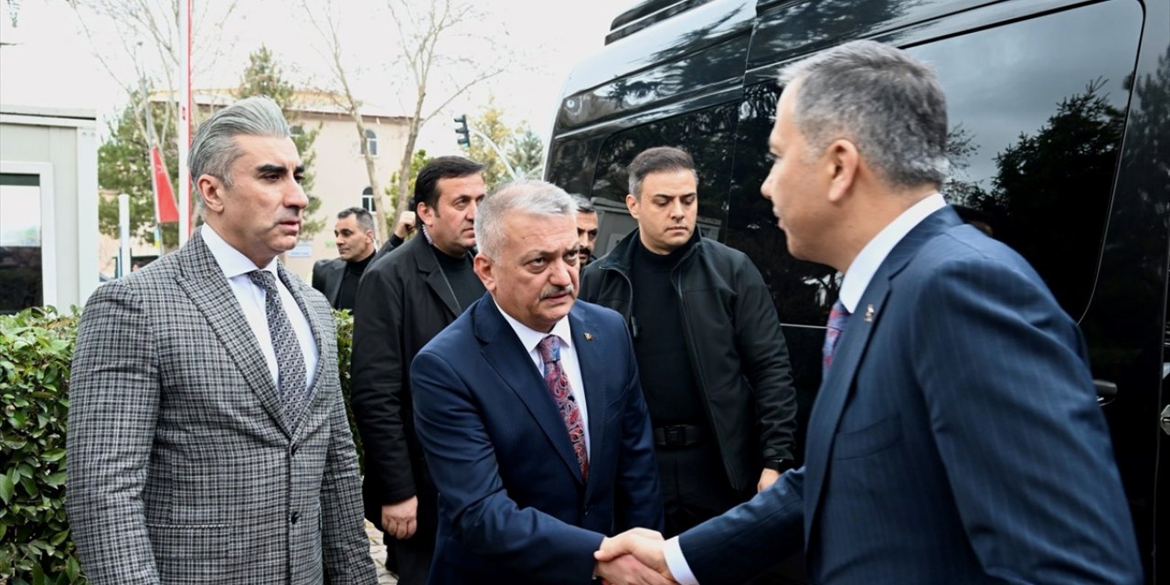 İçişleri Bakanı Yerlikaya Malatya Valiliğini ziyaret etti