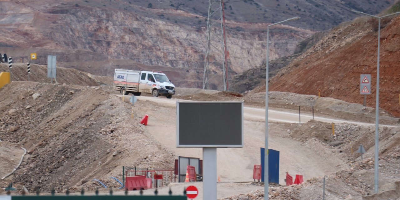 Erzincan'da kayıp işçileri arama çalışmaları 6'ncı gününde devam ediyor