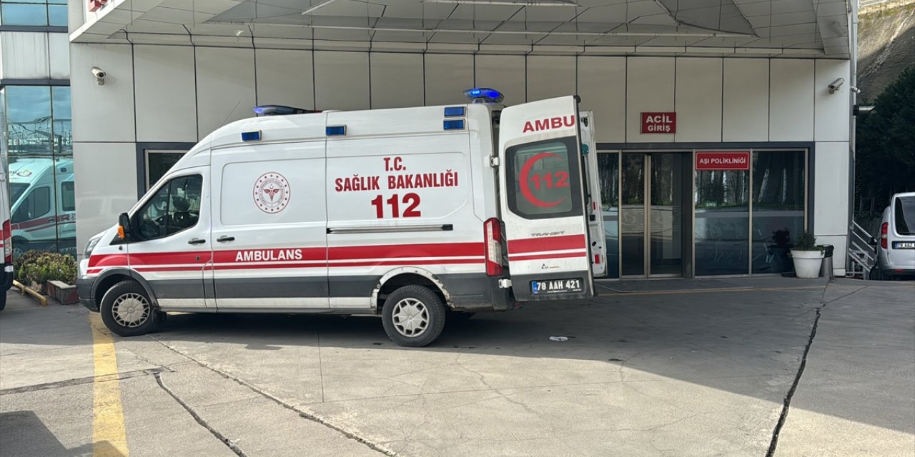 Karabük'te kolu merdaneye sıkışan işçi hastaneye kaldırıldı