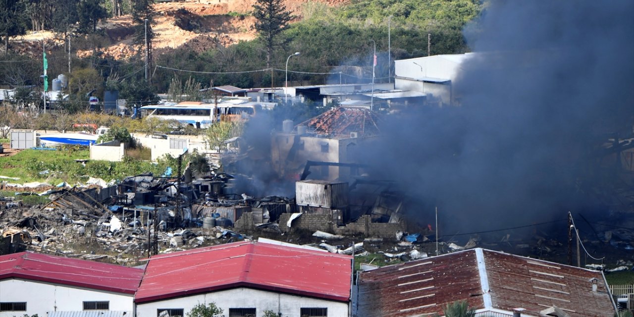 İsrail'in Lübnan'da Hizbullah'a ait silah deposu iddiasıyla vurduğu fabrikadaki hasar görüntülendi