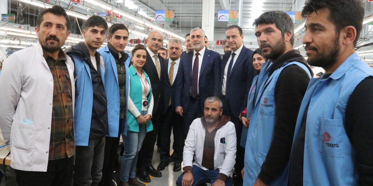 Bakan Işıkhan, Malatya'da tekstil fabrikasını ziyaret etti