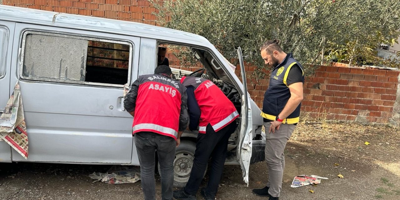 Balıkesir'de depremde hasar gören araçlarla "change" yaptıkları iddiasıyla 6 şüpheli yakalandı