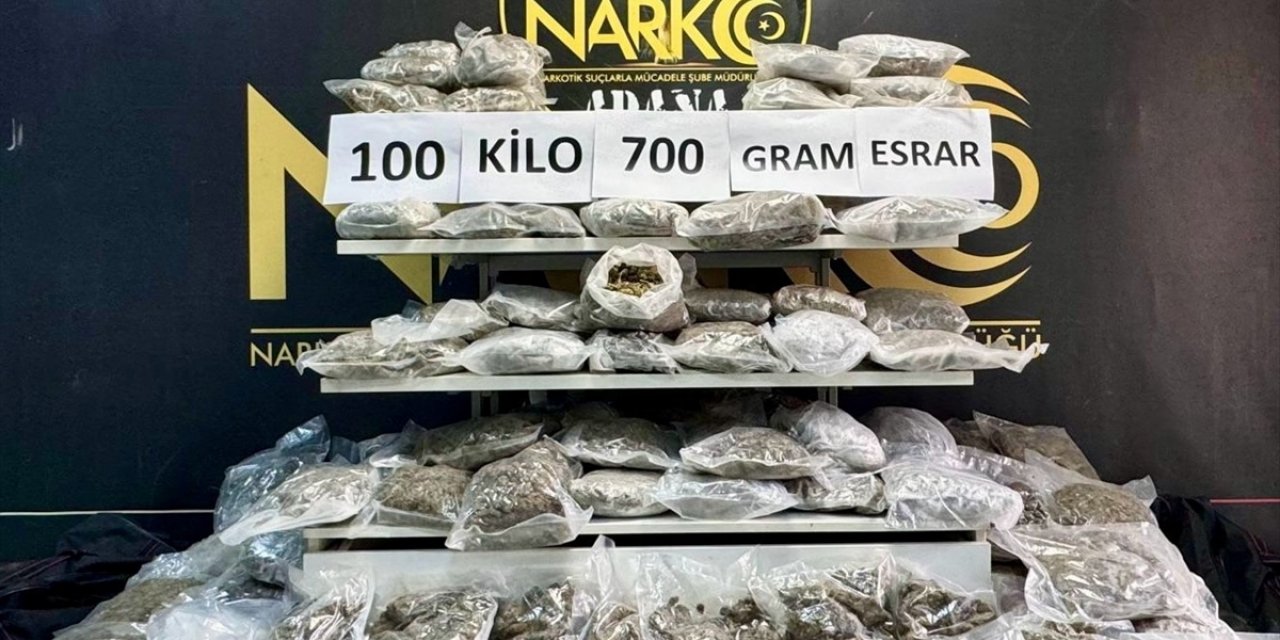 Adana'da ahşap yüklü tırda 100 kilo 700 gram esrar ele geçirildi