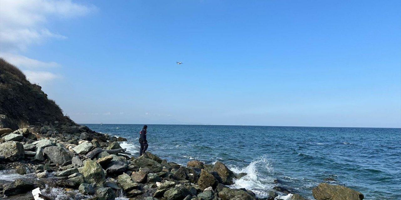 Marmara Denizi'nde batan geminin mürettebatını arama çalışmaları 7. gününde sürüyor