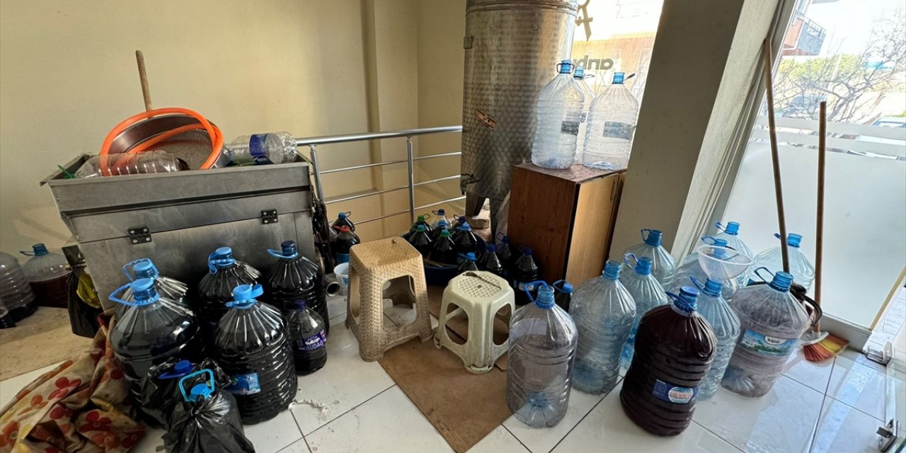 Çanakkale'de 1 ton sahte içki ele geçirildi