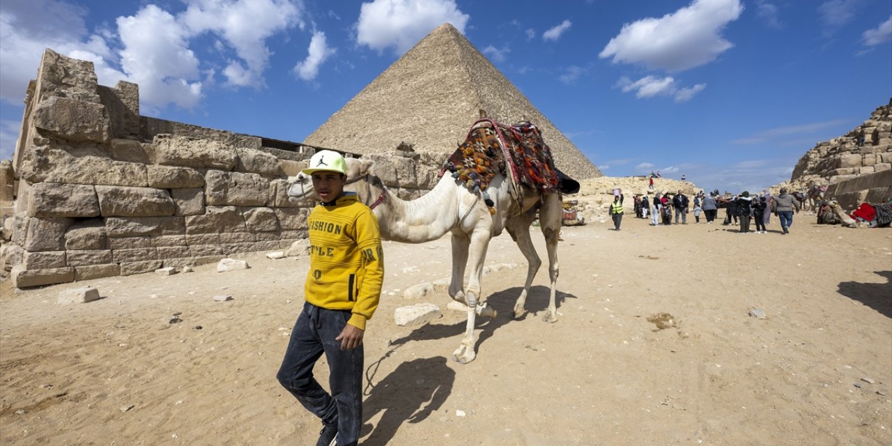 Mısır'da turistlerin çekim noktası: Giza piramitleri