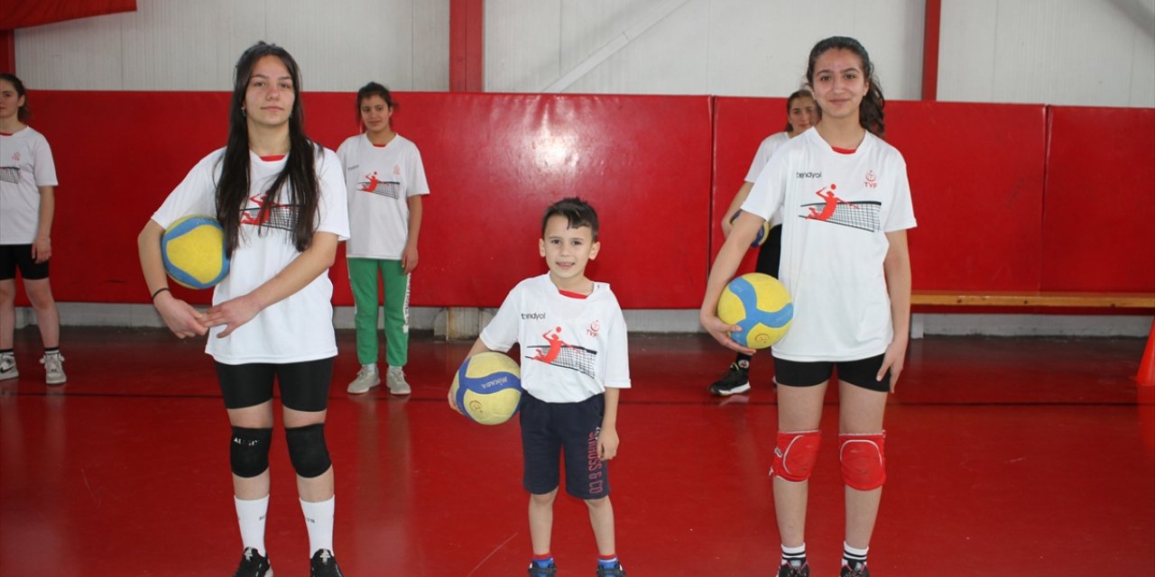 "Fabrika"da yetişen voleybolcuların hedefi milli takım