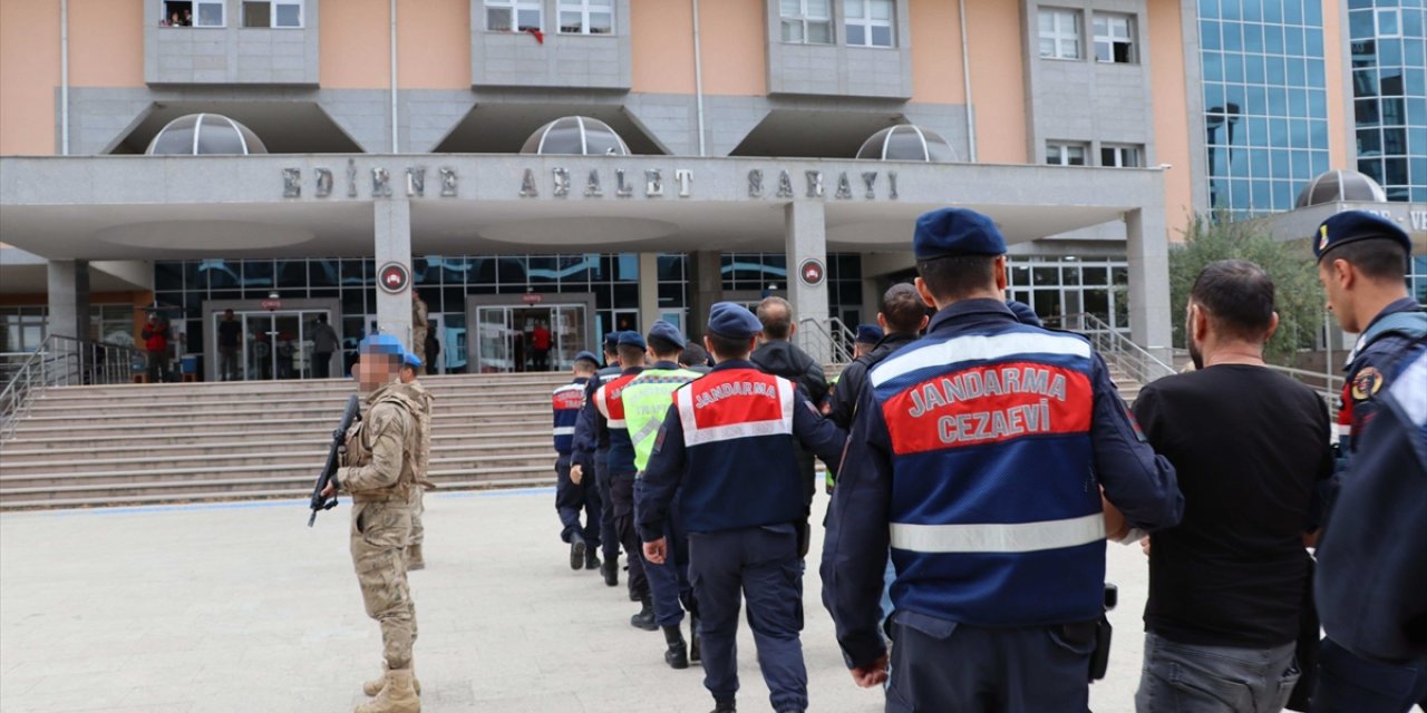 Edirne'de Yunanistan'a kaçmaya çalışan terör örgütlerine mensup 8 zanlı yakalandı