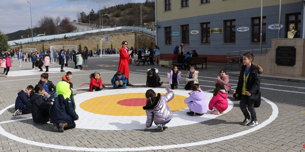 Kastamonu'da öğrenciler geleneksel oyunlarla eğlendi