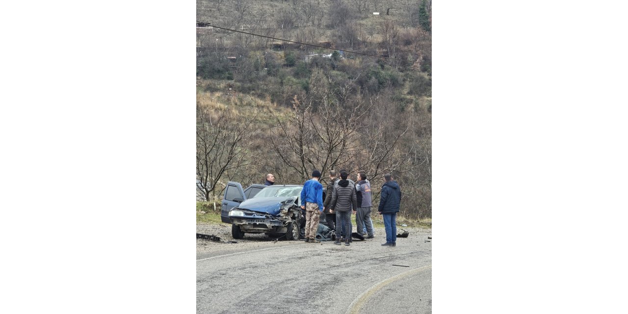 Tokat'ta tır ile otomobil çarpıştı, 6 kişi yaralandı