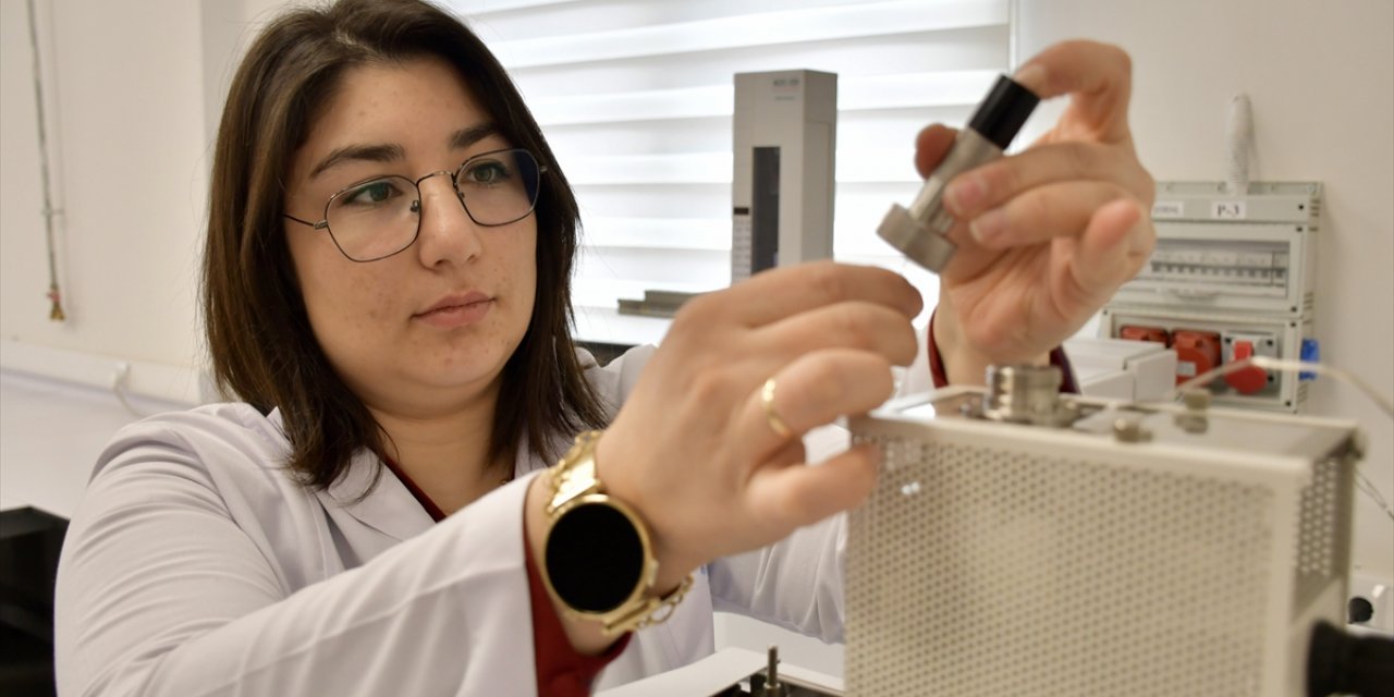 Bilecik'teki üniversite laboratuvarında insan sağlığı için mikroplastik analizleri yapılıyor