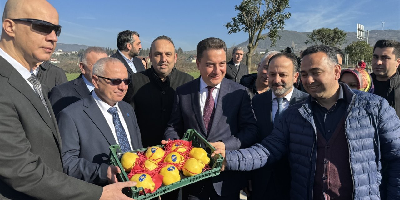 DEVA Partisi Genel Başkanı Babacan Sakarya'da ziyaretlerde bulundu