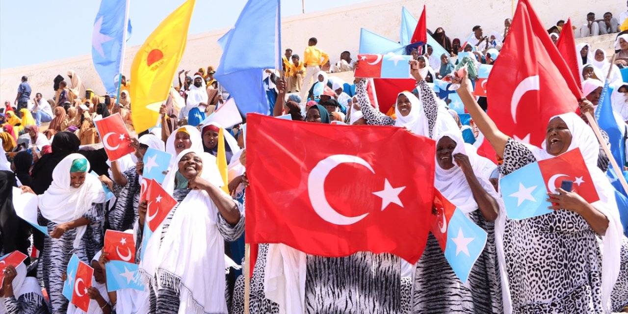 Somalililer, Türkiye ile yapılan savunma anlaşmasına destek gösterisi düzenledi