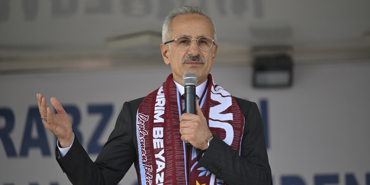 Bakan Uraloğlu, başkentte Horon ve Hamsi Festivali'ne katıldı